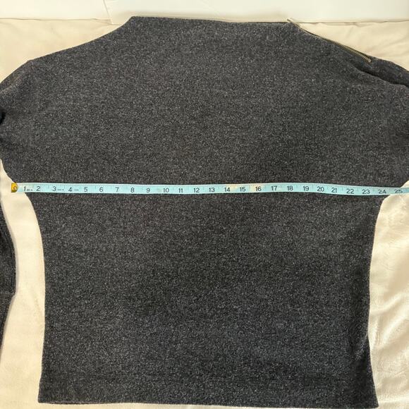 Hem and Thread Long Sleeve Gray Sweater Size Medium - Picture 8 of 10